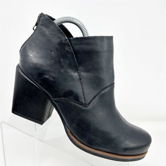 Kork-Ease Dyoma Women's Black Leather Ankle Booties Size 9.5 Back Zip Closure - Picture 1 of 15
